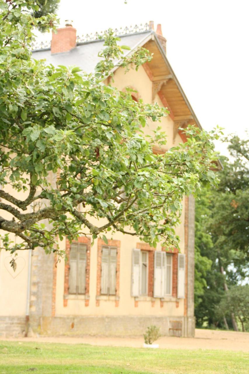 Domaine De Savigny Bed & Breakfast Saint-Saulge ภายนอก รูปภาพ